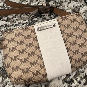 MICHAEL MICHAEL KORS
Coated Canvas Logo Waist Bag